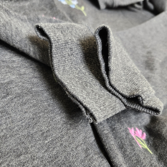 Old Navy Size M Gray Floral Embroidered Sweatshirt & Jogger Lounge Set - Picture 10 of 15